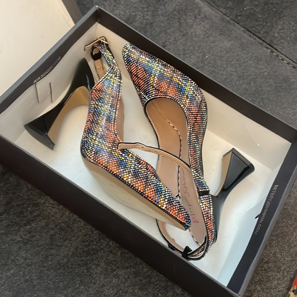 Betsey Johnson Darling RHINESTONE EMBELLISHED FLARED HEEL PUMP IN RED MULTI - Picture 3 of 7